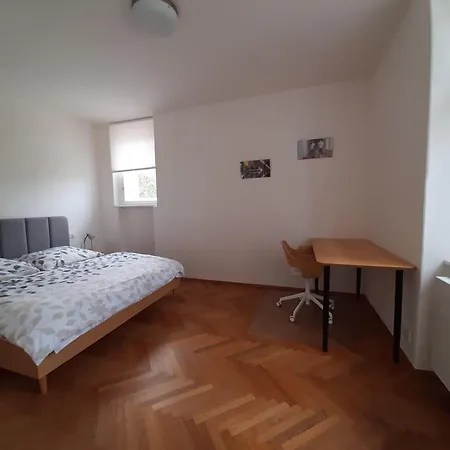 No 3 Poděbradská 7, Karlovy Vary