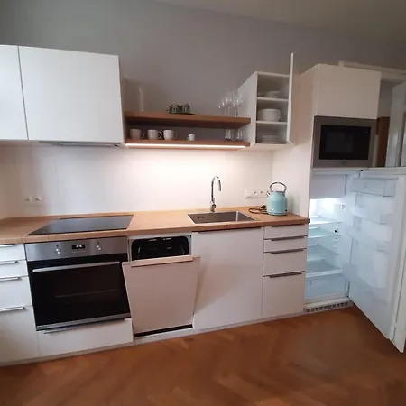 No 3 Podebradska 7, * Karlovy Vary