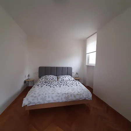 Apartment No 3 Podebradska 7,