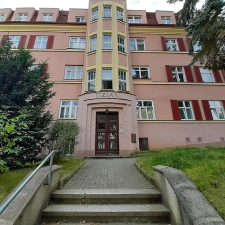 No 3 Poděbradská 7, Apartamento
