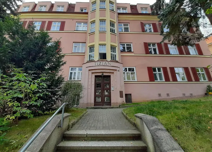 No 3 Podebradska 7, شقة